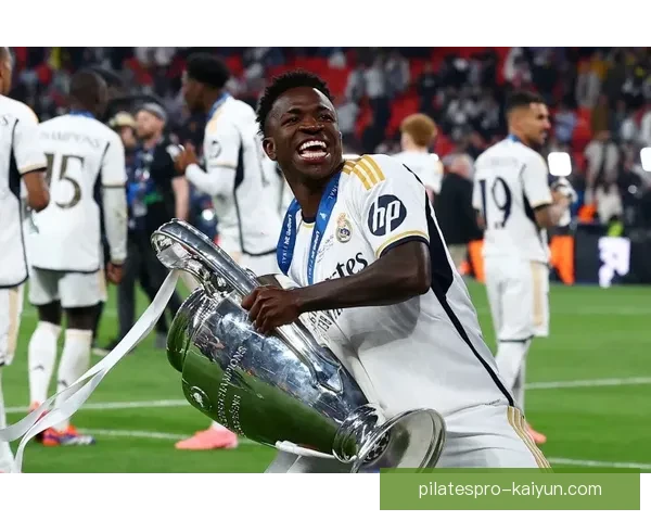 维尼修斯在备战新赛季中状态回暖，训练表现引人瞩目