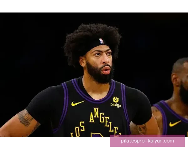 埃斯表现稳健，边路进攻持续提升，助力球队争夺胜利