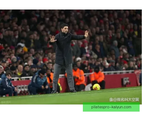 滕哈赫阵型变化引领曼联战术调整，状态回暖值得关注